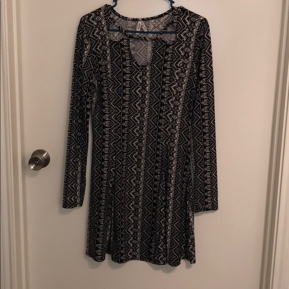 Mudd Black & White long sleeve dress